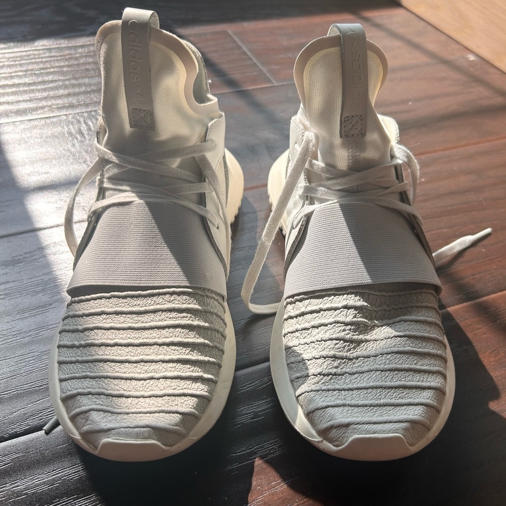 Adidas women’s shoes (tubular defiant core white)